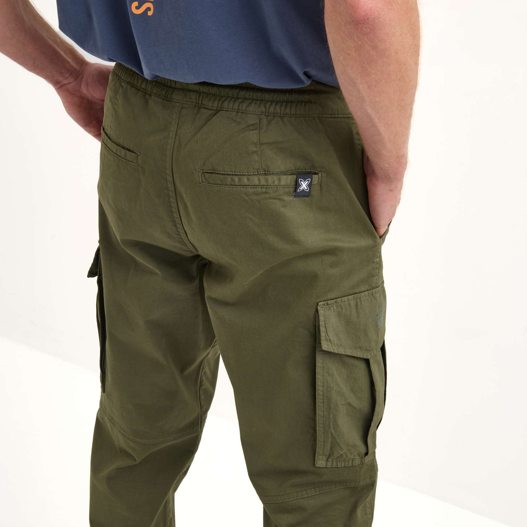 Munich cargo pantalone – muške lifestyle slim fit model od pamuka s elastinom