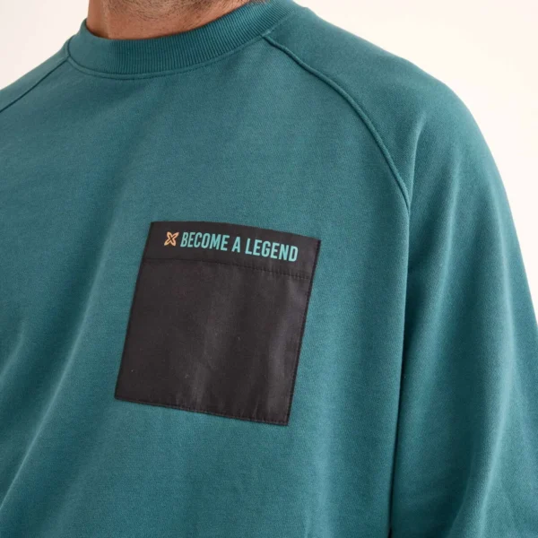Munich Sotil muški duks od organskog pamuka – detalj džepa “Become a Legend”