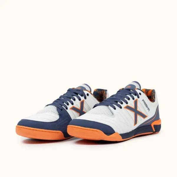 Munich Prisma 42 futsal patike – bijelo-narandžasti model sa X logom